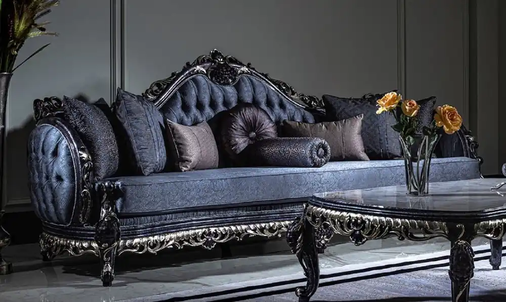 Casa Padrino Luxus Barock Sofa Blau / Gold - Handgefertigtes Wohnzimmer Sofa mit elegantem Muster und dekorativen Kissen - Prunkvolle Wohnzimmer Möbel im Barockstil Knallerangebot