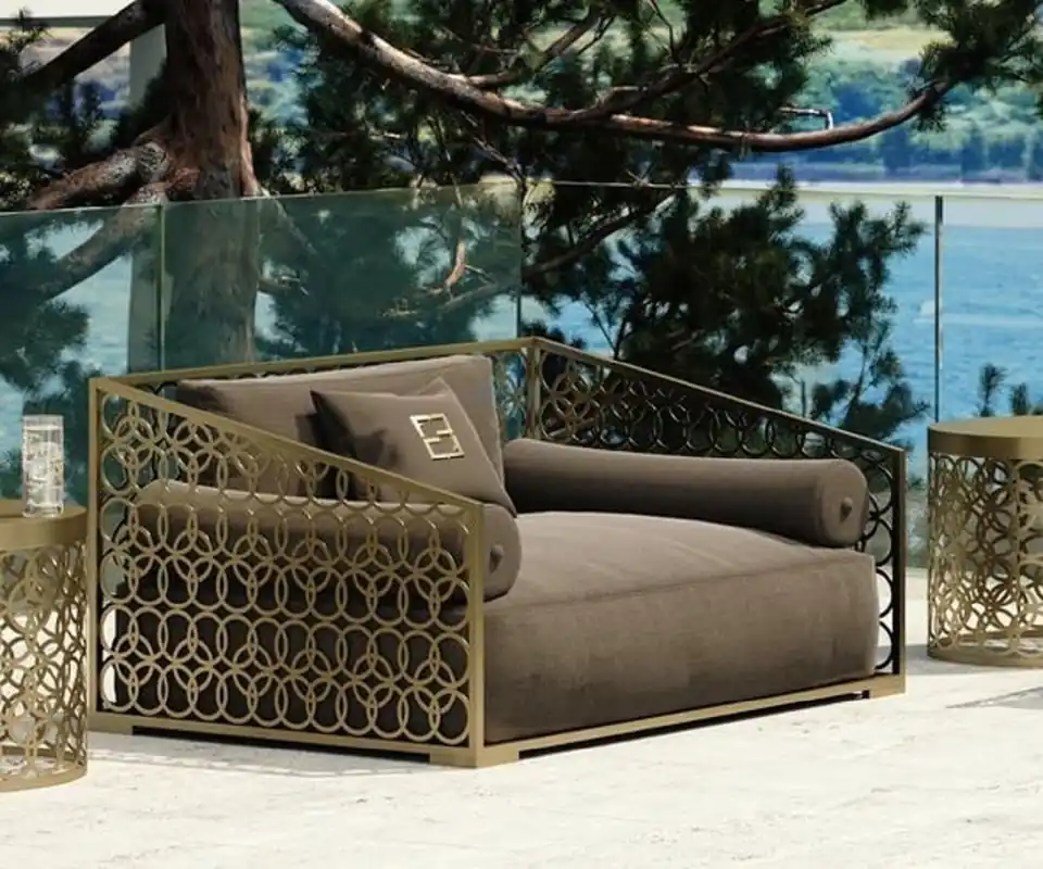 Schnäppchen Casa Padrino Luxus Sessel Braun / Gold 135 x 109 cm - Handgefertigter Sessel mit Kissen - Wohnzimmer Sessel - Garten Sessel - Terrassen Sessel - Hotel Möbel - Luxus Qualität