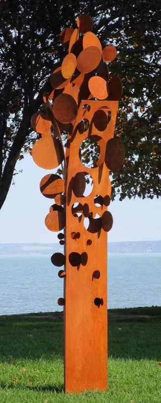 Zertifiziert Casa Padrino Designer Stahl Garten Skulptur Münzbaum Rostfarben 75 x 70 x H. 260 cm - Handgefertigte Wetterbeständige Garten Dekoration