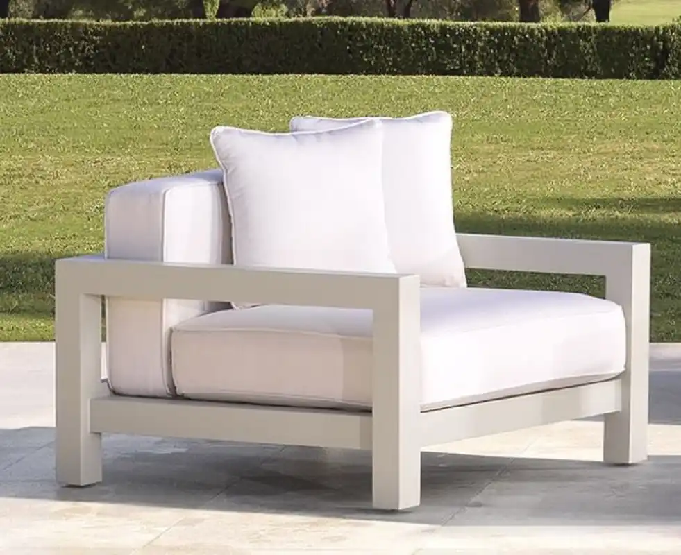 Meistverkauft Casa Padrino Luxus Garten Sessel mit Kissen Weiß / Sandfarben 101 x 100 x H. 72 cm - Garten Terrassen Hotel Möbel - Luxus Qualität