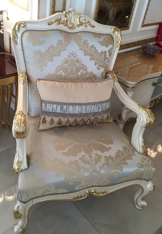 Nur Für Kurze Zeit Casa Padrino Luxus Barock Sessel Hellblau / Weiß / Gold - Prunkvoller Wohnzimmer Sessel mit elegantem Muster - Barock Wohnzimmer Möbel