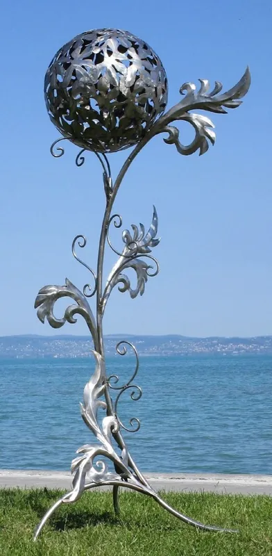 Mega-Angebot Casa Padrino Barock Edelstahl Garten Skulptur Säule mit Kugel Silber 85 x 82 x H. 200 cm - Handgefertigte Wetterbeständige Garten Dekoration