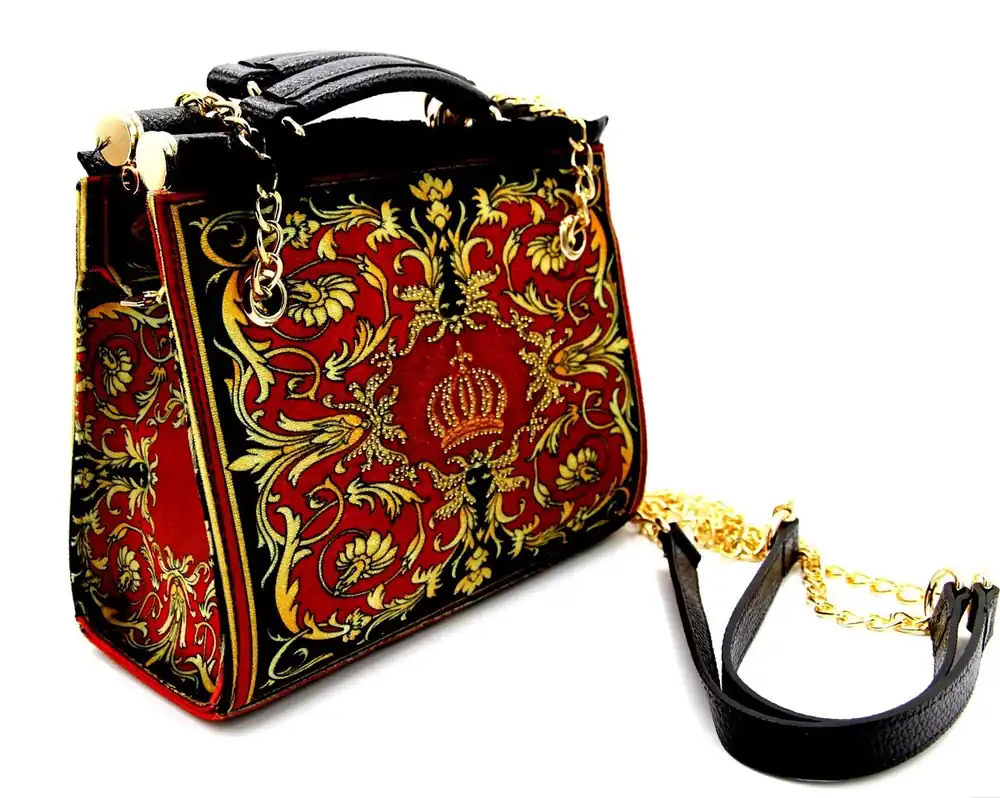 Saisonangebot Pompöös by Casa Padrino Luxus Damen Handtasche Baroque Flowers mit Krone und Strass Steine Bordeauxrot / Schwarz / Gold 25 x H. 20 cm - designed by Harald Glööckler