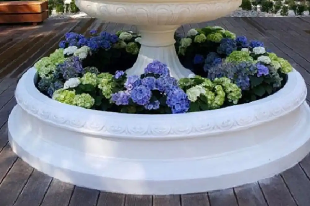Casa Padrino Barock Springbrunnen Umrandung Weiß Ø 240 x H. 38 cm - Prunkvolle Gartenbrunnen Umrandung - Barockstil Brunnen Umrandung - Gartendeko im Barockstil - Barock Garten Accessoires Ausverkauf