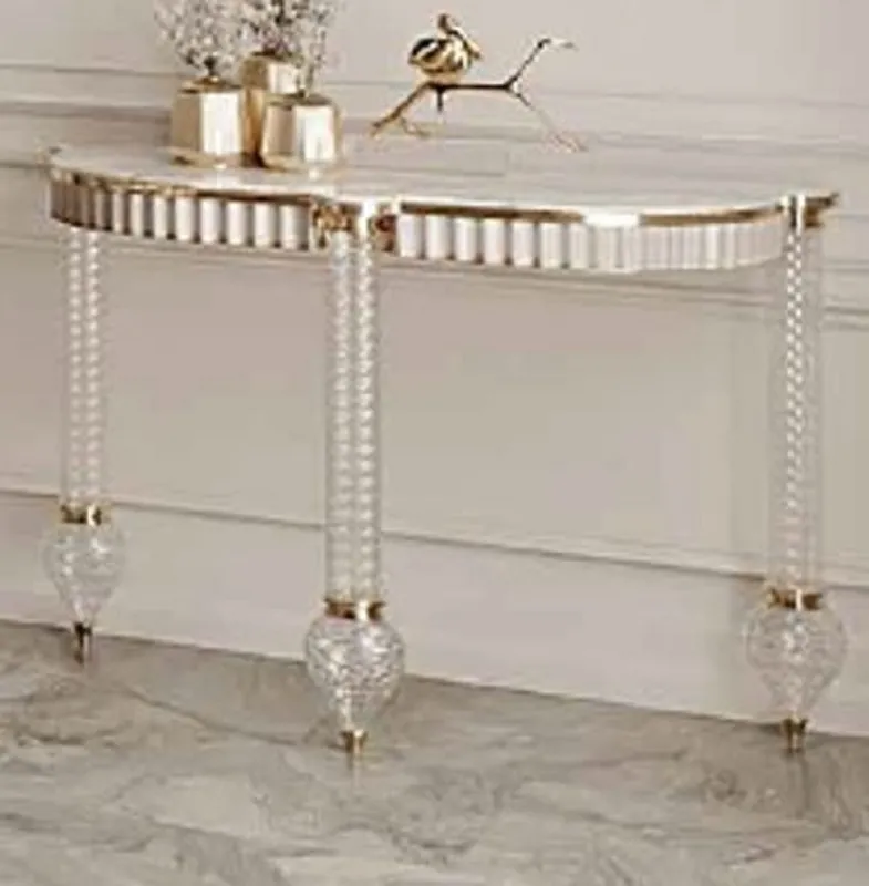 Casa Padrino Luxus Art Deco Konsole Weiß / Gold 150 x 45,5 x H. 77 cm - Konsolentisch mit Kunstmarmor Tischplatte und eleganten Glas Beinen - Luxus Möbel - Art Deco Möbel Markenware