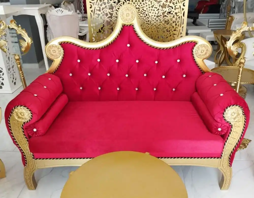 Preis Gesenkt Casa Padrino Luxus Barock Sofa Rot / Gold - Handgefertigtes Massivholz Wohnzimmer Sofa mit edlem Samtstoff und Glitzersteinen - Barock Möbel - Edel & Prunkvoll
