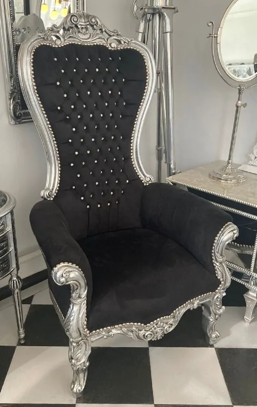 Casa Padrino Barock Thron Sessel mit edlem Samtstoff und Glitzersteinen Schwarz / Silber - Prunkvoller Barockstil Königssessel - Barockstil Hochzeitssessel - Barockstil Riesensessel - Barock Möbel Direkt Vom Hersteller
