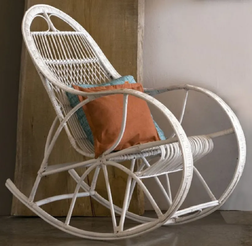 Garantierte Lieferung Casa Padrino Luxus Schaukelsessel Weiß 53 x 120 x H. 115 cm - Handgefertigter Rattan Schaukelstuhl mit Armlehnen - Wohnzimmer Möbel - Garten Möbel - Rattan Möbel - Luxus Möbel