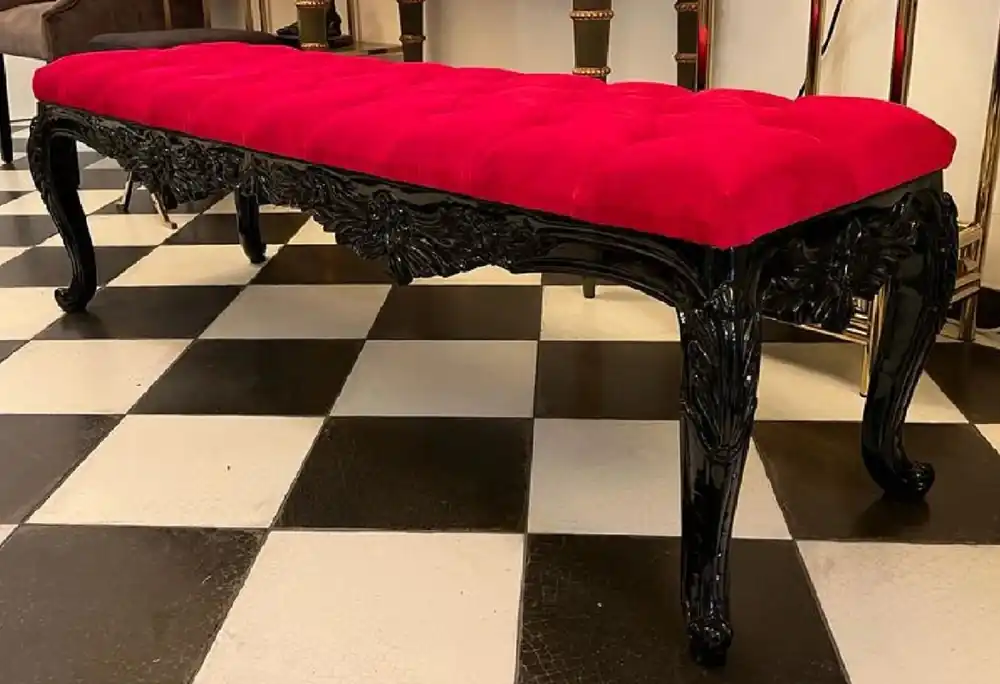 Sonderaktion Casa Padrino Barock Sitzbank Rot / Schwarz - Gepolsterte Massivholz Bank mit edlem Samtstoff und Glitzersteinen - Handgefertigte Barock Möbel - Edel & Prunkvoll