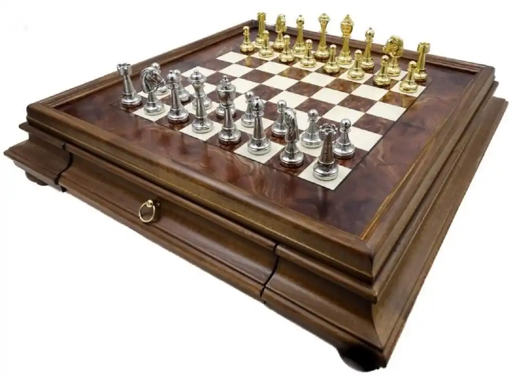 Casa Padrino Luxus Schach Set Braun / Weiß / Silber / Gold 53 x 53 x H. 9,5 cm - Holz Schachspiel - Holz Schachbrett mit handgefertigten Metall Schachfiguren - Luxus Deko Accessoires Günstig