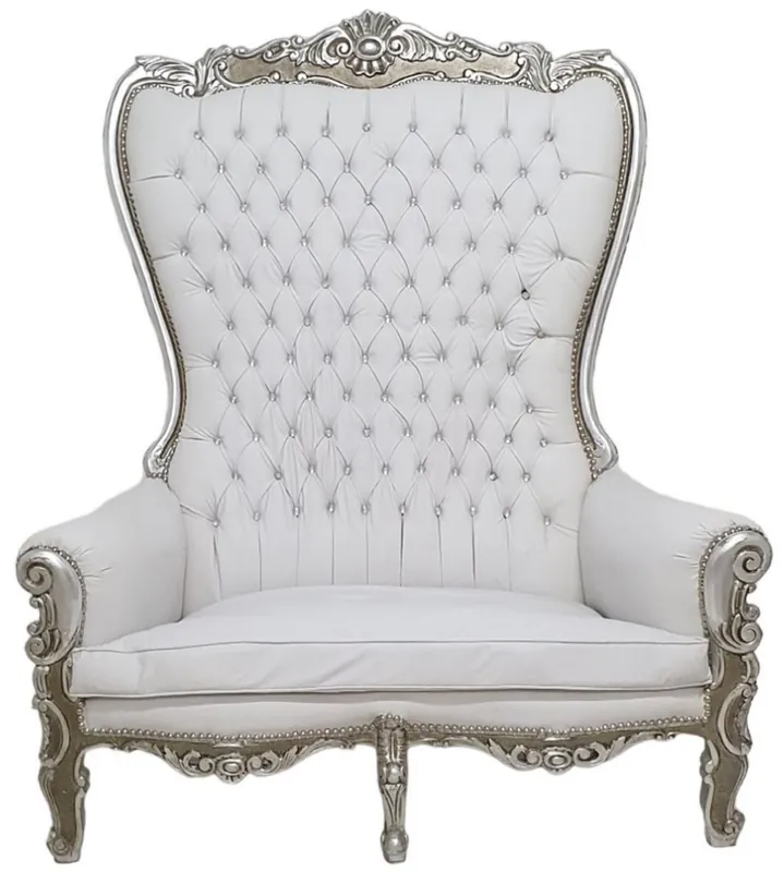 Casa Padrino Barock Hochlehn 2er Sofa Weiß / Silber - Prunkvolles Barockstil Kunstleder Sofa mit Glitzersteinen - Wohnzimmer Möbel im Barockstil - Barock Möbel - Edel & Prunkvoll Neu Im Sortiment