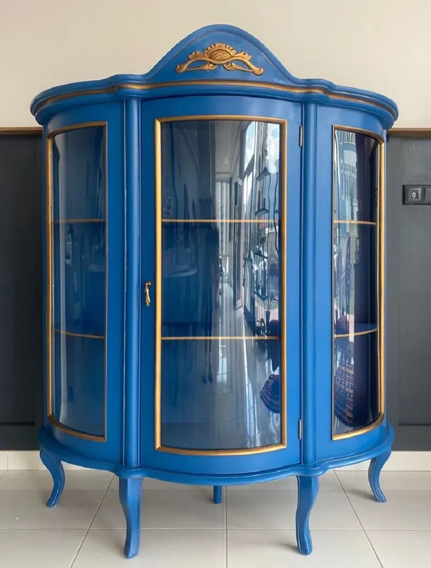 Casa Padrino Luxus Barock Vitrine Blau / Gold - Barockstil Vitrinenschrank mit Glastür - Luxus Esszimmer Möbel im Barockstil - Barock Esszimmer Möbel - Edel & Prunkvoll Sonderaktion