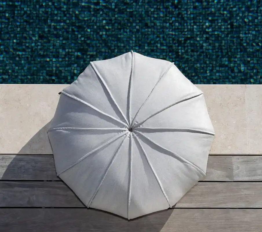 Bestpreis Casa Padrino Luxus Sitzsack Seeigel Grau Ø 90 x H. 45 cm - Schwimmender Sitzsack - Handgefertigtes Sitzkissen - Garten Deko - Terrassen Deko - Pool Deko - Luxus Accessoires