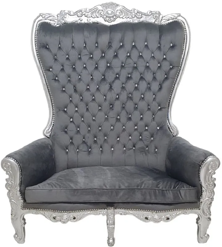 Casa Padrino Barock Hochlehn 2er Sofa Grau / Silber - Prunkvolles Barockstil Sofa mit Glitzersteinen - Wohnzimmer Möbel im Barockstil - Barock Möbel - Edel & Prunkvoll Top-Preis
