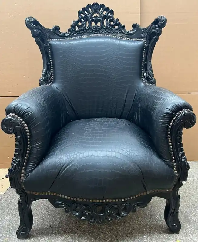 Geprüft Casa Padrino Barock Sessel Al Capone Schwarz - Handgefertigter Antik Stil Wohnzimmer Sessel mit edlem Kunstleder in Kroko Optik - Barock Wohnzimmer Möbel