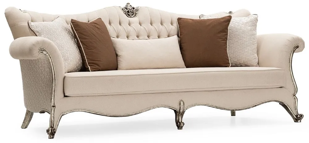 Casa Padrino Luxus Barock Wohnzimmer Sofa Creme / Silber / Antik Silber - Handgefertigtes Barockstil Sofa mit dekorativen Kissen - Luxus Wohnzimmer Möbel im Barockstil - Barock Möbel Preisknaller