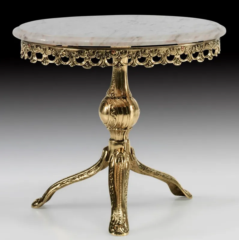Top-Seller Casa Padrino Luxus Barock Beistelltisch Gold / Weiß - Ovaler Bronze Tisch mit Marmorplatte - Luxus Möbel im Barockstil - Barockstil Wohnzimmer Möbel - Barock Möbel - Edel & Prunkvoll