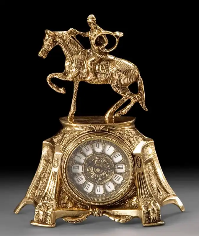 Casa Padrino Luxus Barock Tischuhr Gold 22 x H. 30 cm - Handgefertigte Bronze Uhr im Barockstil - Barock Schreibtischuhr - Barock Schreibtisch Deko - Barock Deko Accessoires - Barockstil Uhren Günstig