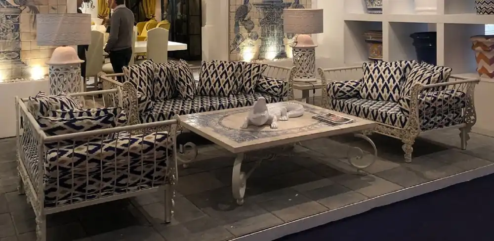 Casa Padrino Luxus Barock Schmiedeeisen Möbel Set Weiß / Blau / Gold - 1 Luxus Sofa & 2 Luxus Sessel & 1 Luxus Couchtisch - Wohnzimmer Möbel - Garten Möbel - Hotel Möbel - Luxus Barock Möbel Markenprodukt