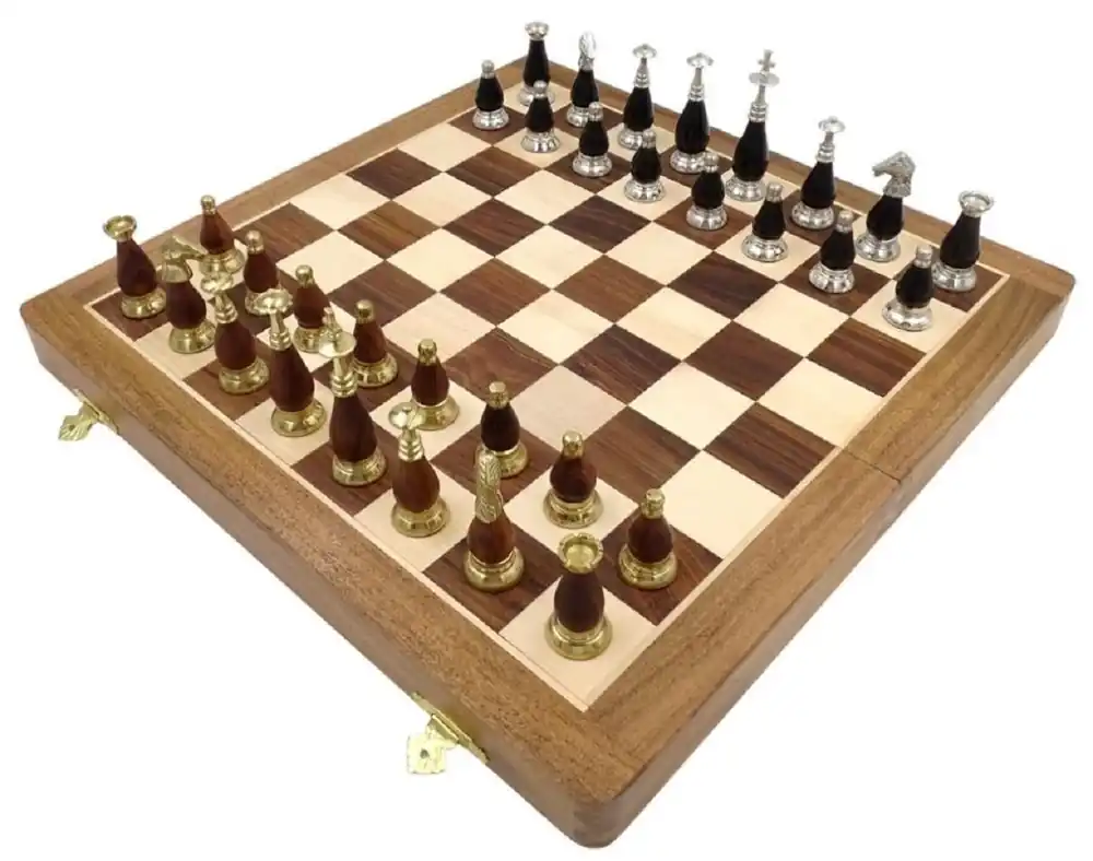 Casa Padrino Luxus Schach Set Braun / Beige / Silber / Gold 40 x 40 cm - Zusammenklappbares Holz Schachspiel - Holz Schachbrett mit Messing Schachfiguren - Luxus Deko Accessoires Wochenendangebot