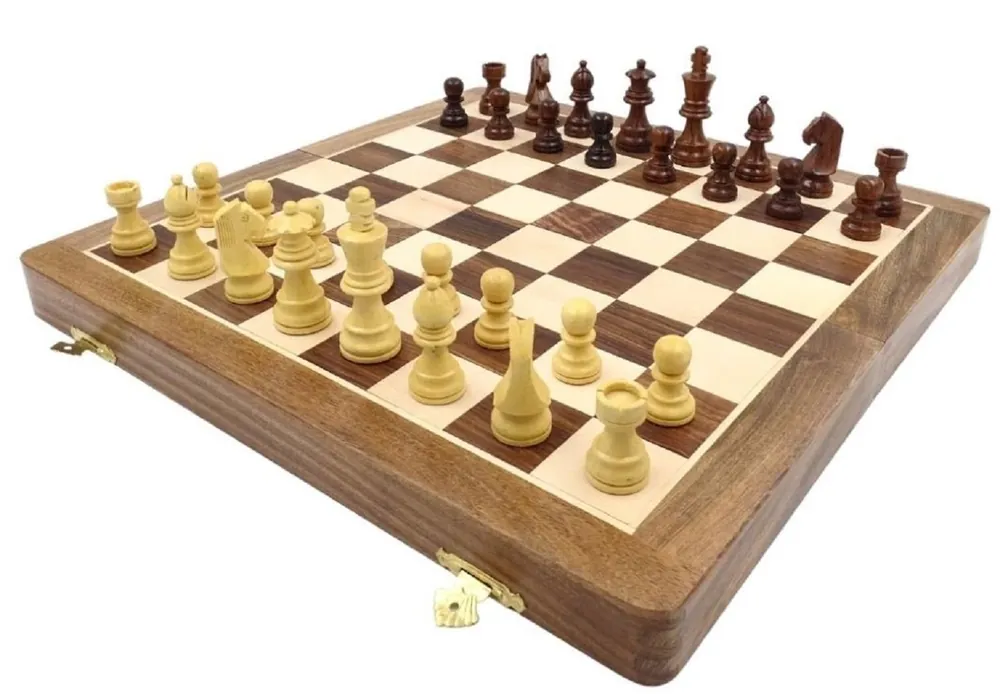 Casa Padrino Luxus Schach Set Braun / Beige 40 x 40 cm - Zusammenklappbares Holz Schachspiel - Holz Schachbrett mit Holz Schachfiguren - Luxus Deko Accessoires Geprüft