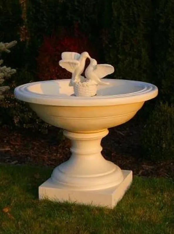 Casa Padrino Barock Springbrunnen mit dekorativen Tauben Beige Ø 102 x H. 110 cm - Prunkvoller Gartenbrunnen im Barockstil - Runder Gartendeko Stein Brunnen - Barock Garten Deko Accessoires Solange Der Vorrat Reicht