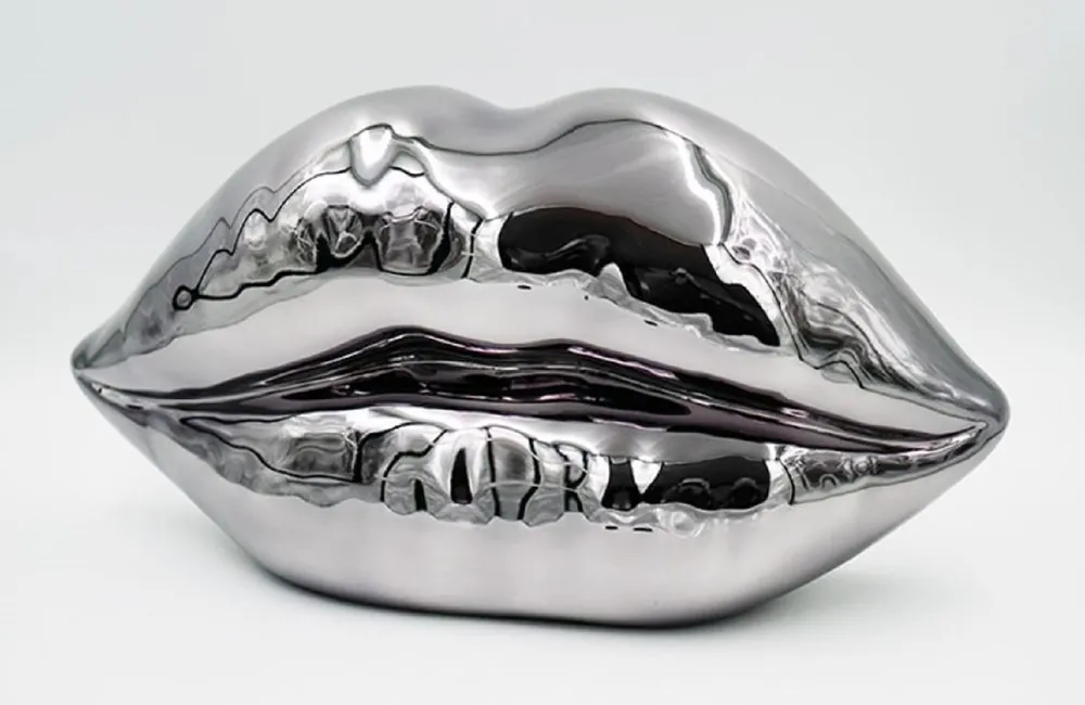 Casa Padrino Luxus Deko Lippen Chrom Silber 46 x H. 25 cm - Kunstharz Deko Kuss Mund Lippen - Wohnzimmer Deko Accessoires Nur Für Kurze Zeit