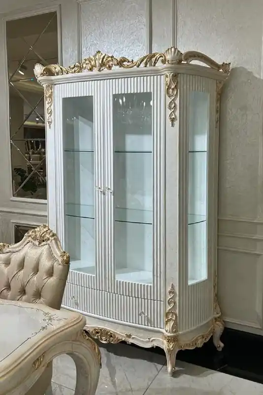 Wochenendangebot Casa Padrino Luxus Barock Vitrine Weiß / Gold - Handgefertigter Massivholz Vitrinenschrank mit 2 Glastüren und Schublade - Luxus Möbel im Barockstil - Barock Möbel - Edel & Prunkvoll
