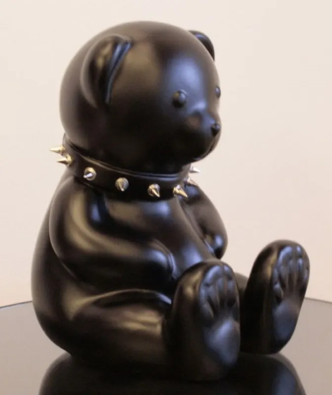 Günstig Casa Padrino Luxus Designer Dekofigur Teddybär mit Halsband Schwarz / Silber H. 31 cm - Kunstharz Deko Skulptur - Luxus Deko Figur - Designer Deko Figur - Luxus Accessoires