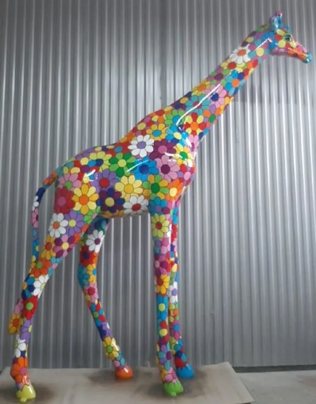 Casa Padrino Luxus Deko Skulptur Giraffe Bunt H. 320 cm - Riesige Gartenskulptur - Lebensgroße Skulptur - XXL Deko Skulptur - XXL Deko Figur - XXL Tierfigur - Luxus Garten Deko Jetzt Kaufen