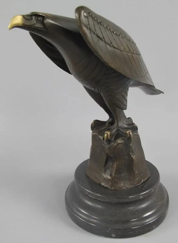 Bestpreis Casa Padrino Luxus Art Deco Bronze Figur Adler auf Felsen mit Marmorsockel Bronze / Gold / Schwarz 12 x 22 x H. 21 cm - Bronze Skulptur - Deko Figur - Deko Accessoires