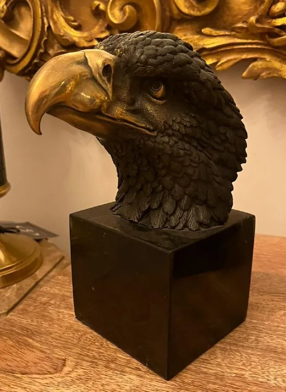 Ausverkauf Casa Padrino Luxus Bronze Deko Skulptur Adlerkopf Schwarz / Gold 10 x 17 x H. 22 cm - Bronze Figur mit Marmorsockel - Wohnzimmer Deko - Schreibtisch Deko - Deko Accessoires