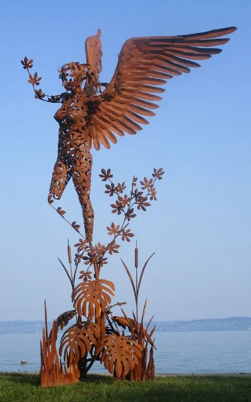 Casa Padrino Luxus Deko Skulptur Engel Rost 200 x 145 x H. 370 cm - Riesige Stahl Skulptur - Riesige Garten Deko Figur - Garten Skulpturen - Metall Skulpturen Billig