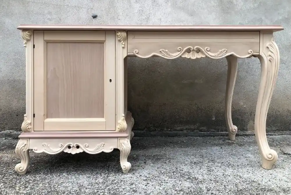 Neue Kollektion Casa Padrino Luxus Barock Schreibtisch mit Tür und Schublade Weiß / Gold - Prunkvoller handgefertigter Massivholz Bürotisch - Barock Büromöbel - Luxus Qualität - Made in Italy