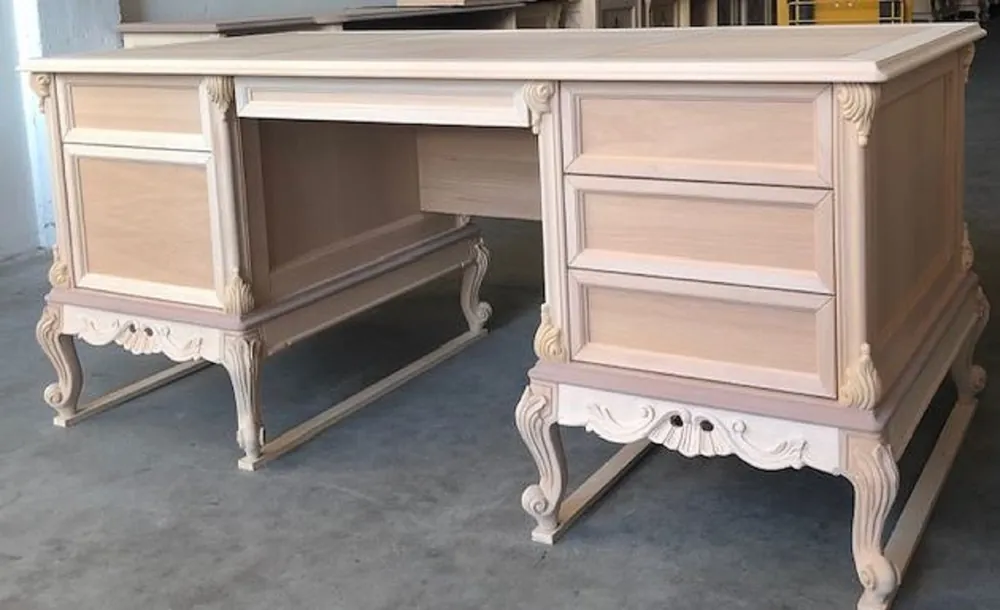 Neu Casa Padrino Luxus Barock Schreibtisch mit 6 Schubladen Weiß / Gold - Prunkvoller handgefertigter Massivholz Bürotisch - Barock Büromöbel - Luxus Qualität - Made in Italy