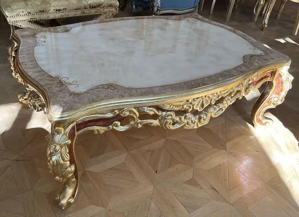 Casa Padrino Luxus Barock Couchtisch Weiß / Grau / Gold / Braun - Prunkvoller Massivholz Wohnzimmertisch im Barockstil - Prunkvolle Barock Möbel Top-Seller