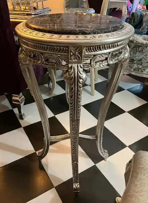 Casa Padrino Barock Beistelltisch Silber / Schwarz - Runder Massivholz Tisch mit Marmorplatte im Barockstil - Wohnzimmer Möbel im Barockstil - Barock Möbel Geprüft