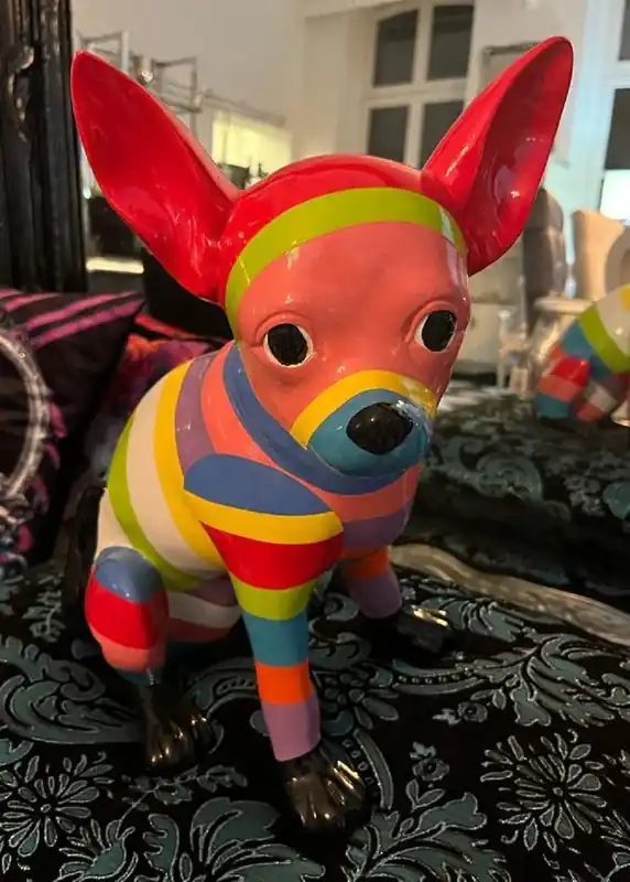 Garantierte Lieferung Casa Padrino Luxus Dekofigur Chihuahua Hund Mehrfarbig H. 39 cm - Wetterbeständige Deko Skulptur - Wohnzimmer Deko - Garten Deko - Luxus Deko Tierfigur