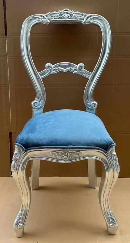 Kracherpreis Casa Padrino Luxus Barock Damen Stuhl Blau / Silber - Handgefertigter Barockstil Schminktisch Stuhl - Luxus Schlafzimmer Möbel im Barockstil - Barock Möbel - Edel & Prunkvoll