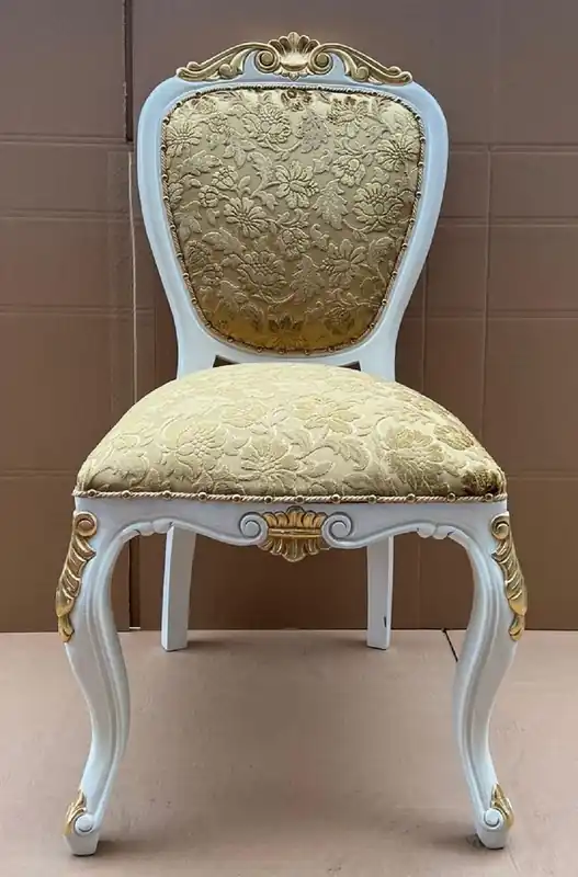 Casa Padrino Luxus Barock Esszimmer Stuhl mit elegantem Muster Gold / Weiß / Gold - Esszimmer Möbel im Barockstil - Luxus Möbel im Barockstil - Barock Möbel - Barock Interior Geprüft