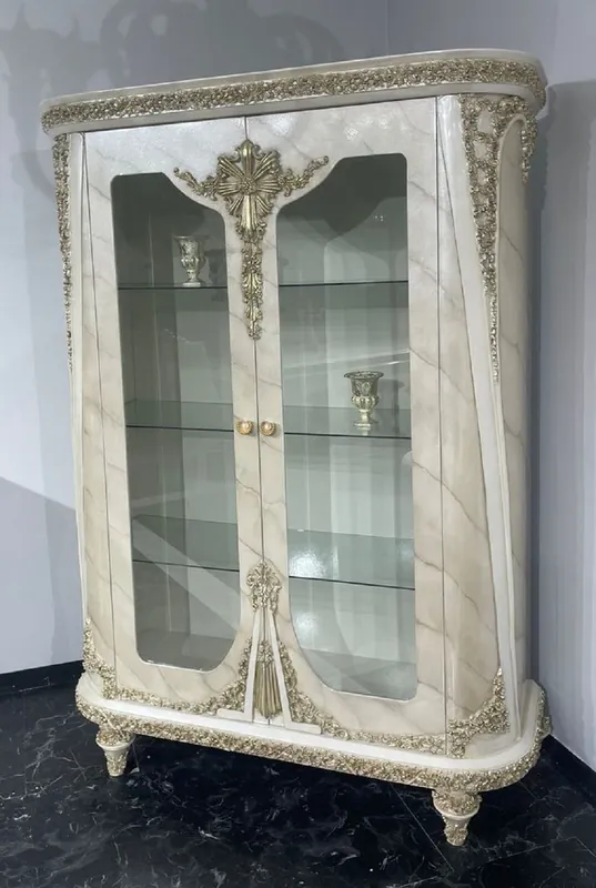 Must-Have Casa Padrino Luxus Barock Vitrine Beige / Grau / Gold - Prunkvoller Massivholz Vitrinenschrank mit 2 Glastüren - Luxus Möbel im Barockstil - Barock Möbel - Edel & Prunkvoll
