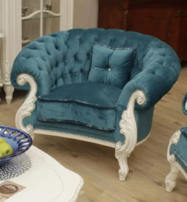 Casa Padrino Luxus Barock Wohnzimmer Sessel Blau / Weiß - Handgefertigter Barockstil Sessel - Prunkvolle Luxus Wohnzimmer Möbel im Barockstil - Barock Möbel - Edel & Prunkvoll Markenprodukt