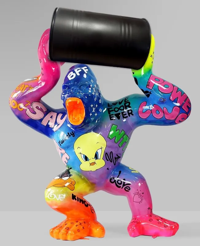 Neue Ware Casa Padrino Luxus Deko Skulptur Gorilla Affe mit Fass Mehrfarbig / Schwarz H. 240 cm - Große Deko Figur - XXL Deko Skulptur - XXL Deko Figur - Wohnzimmer Deko - Garten Deko - Luxus Figuren