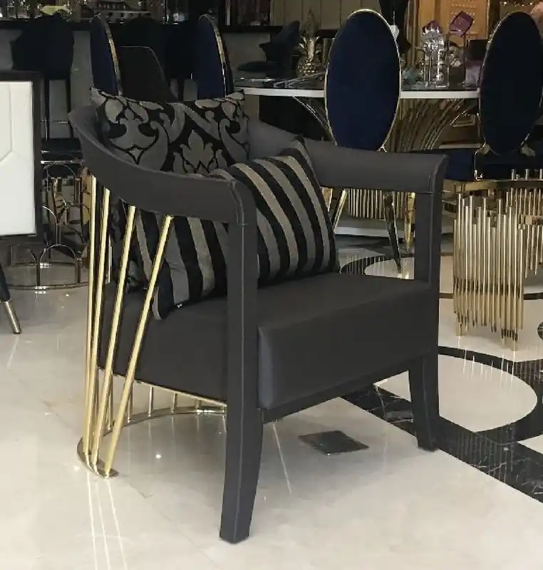 Casa Padrino Luxus Sessel Schwarz / Gold 75 x 75 x H. 81 cm - Wohnzimmer Sessel - Hotel Sessel - Wohnzimmer Möbel - Hotel Möbel - Luxus Möbel Solange Der Vorrat Reicht