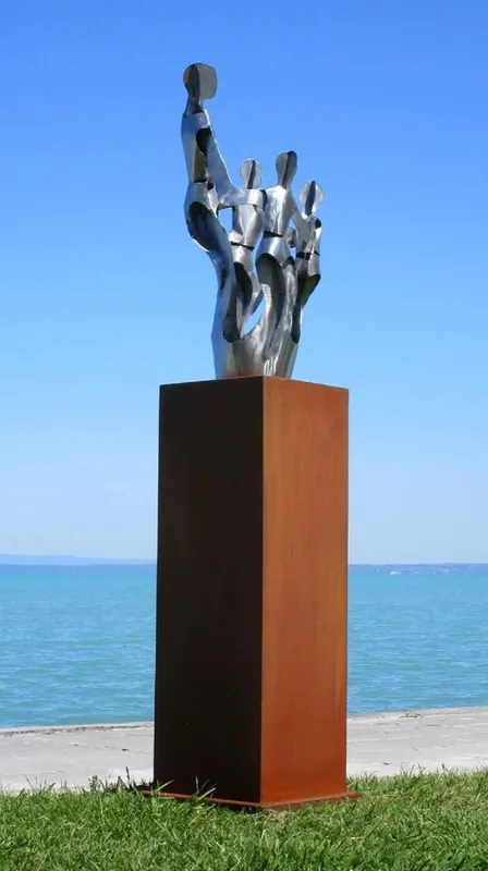 Casa Padrino XXL garden decoration metal sculpture friends on column silver / rust H. 182 cm Direkt Vom Hersteller