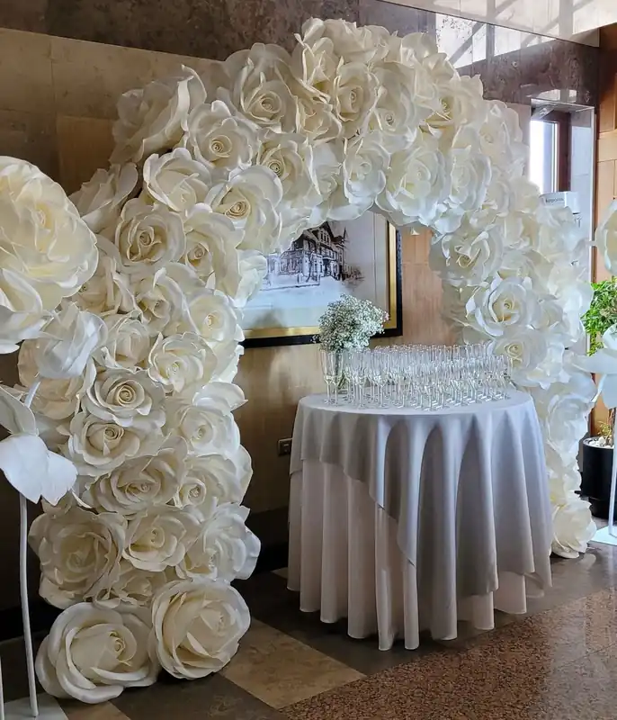 Heißes Angebot Casa Padrino luxury decorative wedding rose arch white / cream 250 x H. 230 cm - Wedding decoration accessories