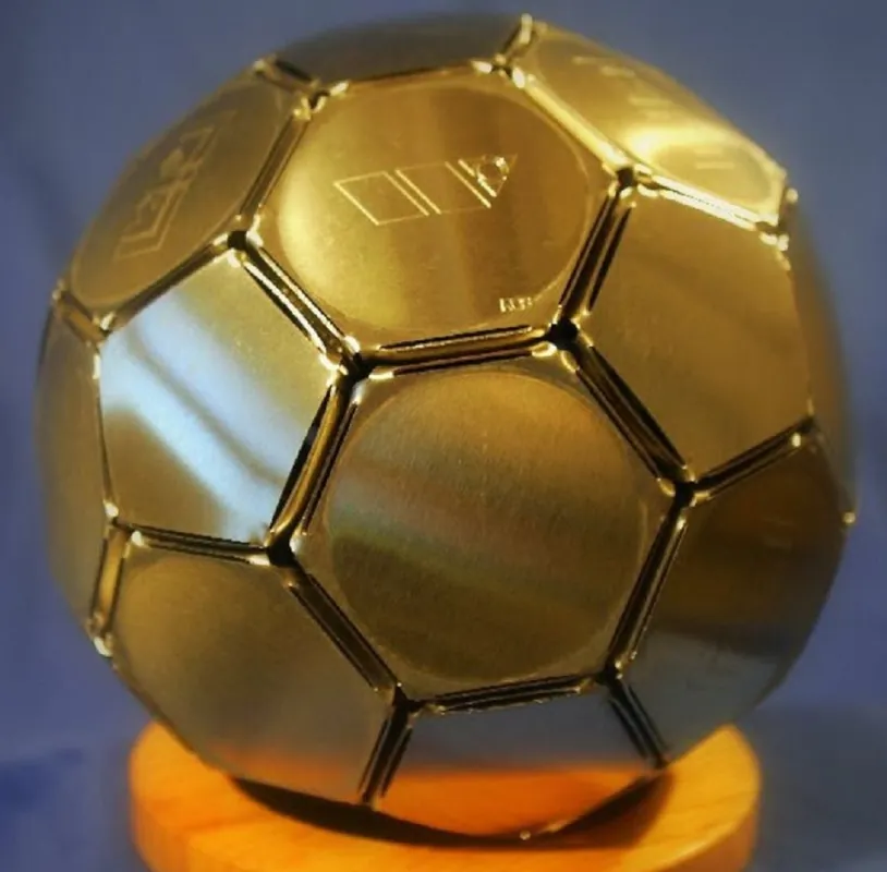 Jetzt Kaufen Casa Padrino luxury brass football gold Ø 27 cm - Luxury decorative accessories