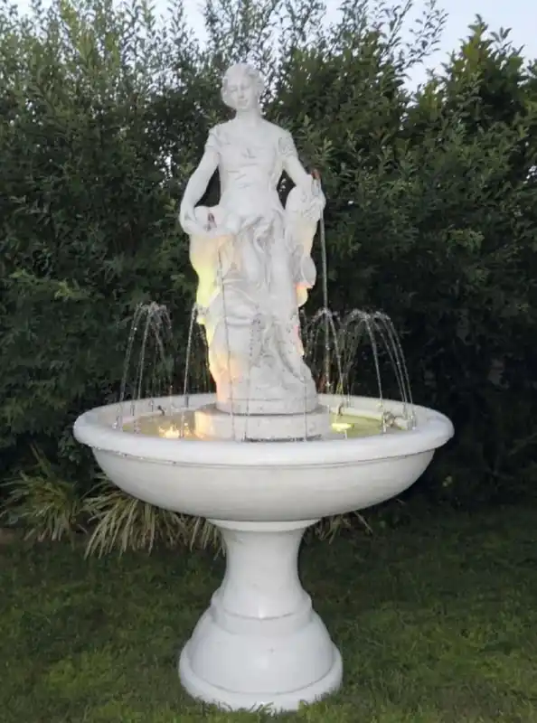 Casa Padrino baroque fountain white Ø 102 x H. 178 cm - Round garden fountain - Made in Italy Direktkauf