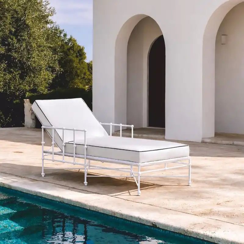 Markenprodukt Casa Padrino lettino da giardino di lusso con braccioli bianco 190 cm - Mobili per hotel e giardino