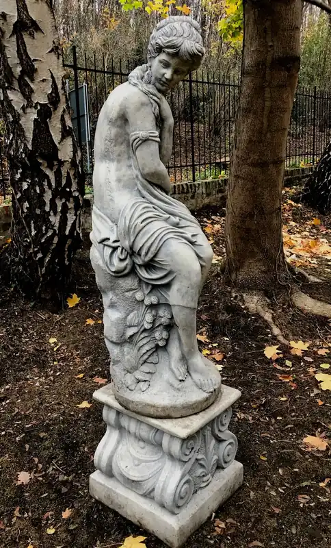 Massiccia scultura / statua in stile anik pesante con base grigio antico di Casa Padrino - scultura da giardino barocca con figure in pietra - molto pesante - Neu